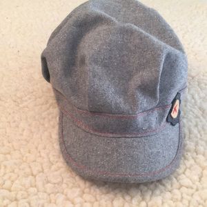 Pistil cap gray with red stitching, wool and polyester